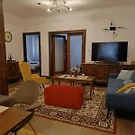 City Centre Stylish Apartament With Private Backyard