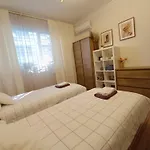 City Centre Stylish Apartament With Private Backyard