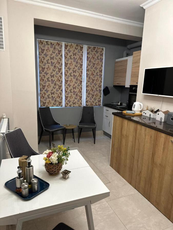 Centre Stylish With Private Backyard Appartamento